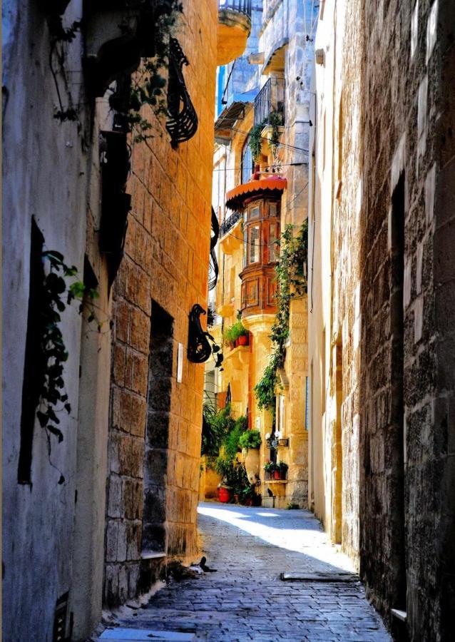 Sunrise Apt Near Beach Smarttv & Netflix Birżebbuġa Buitenkant foto